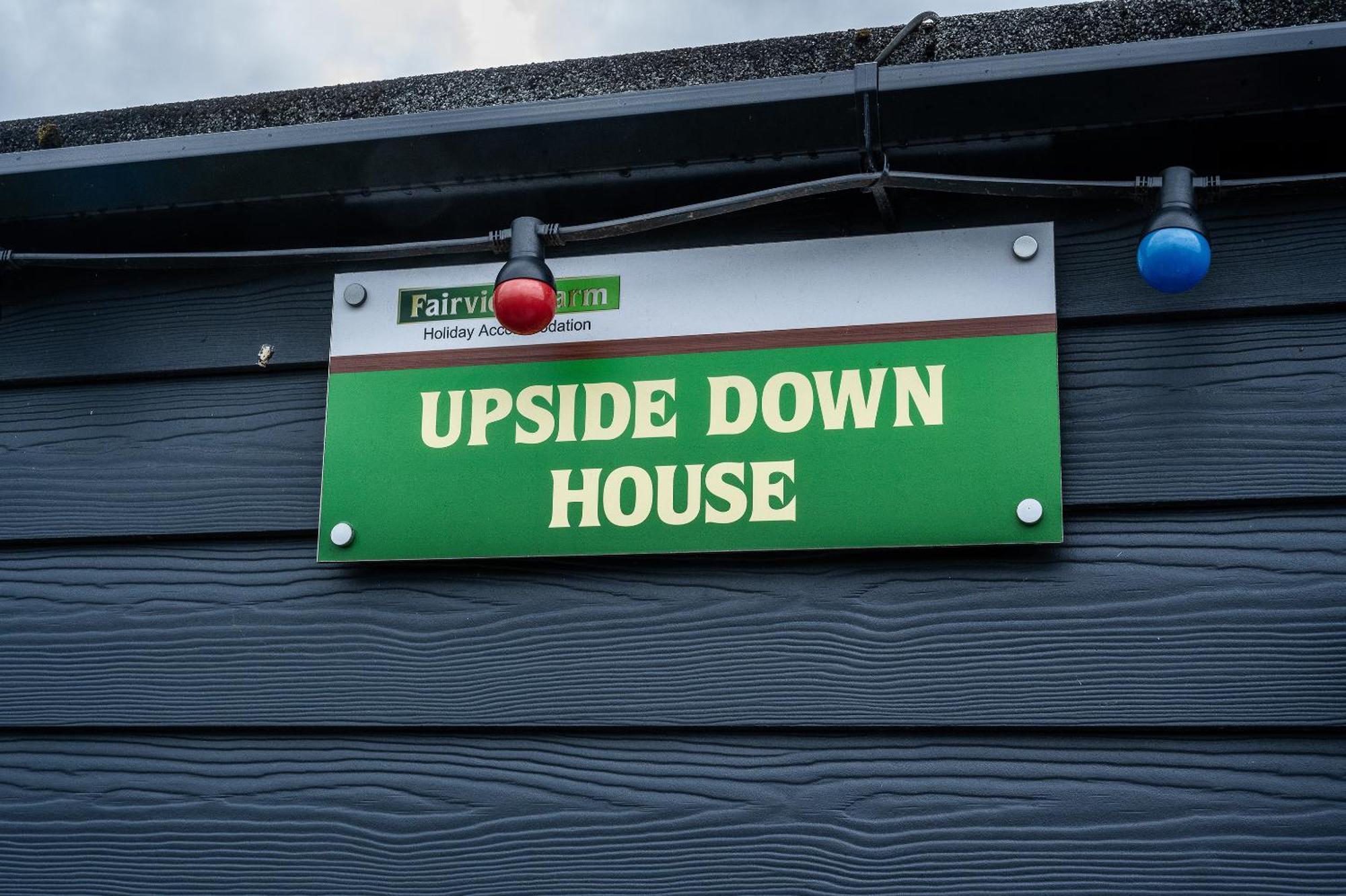 Upside Down House: Quirky Retreat Near Sherwood Forest Nottingham Exterior photo