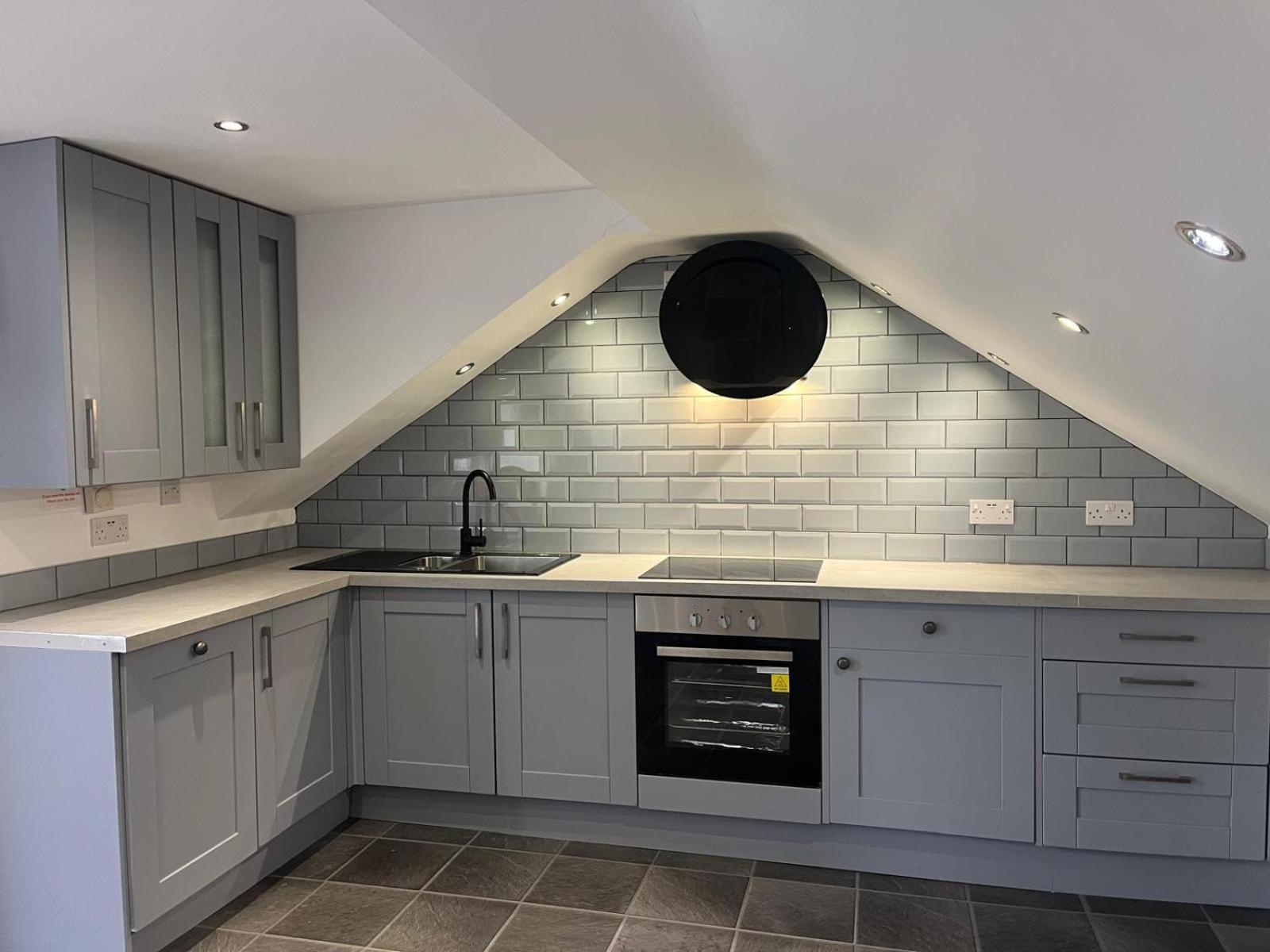 Upside Down House: Quirky Retreat Near Sherwood Forest Nottingham Exterior photo